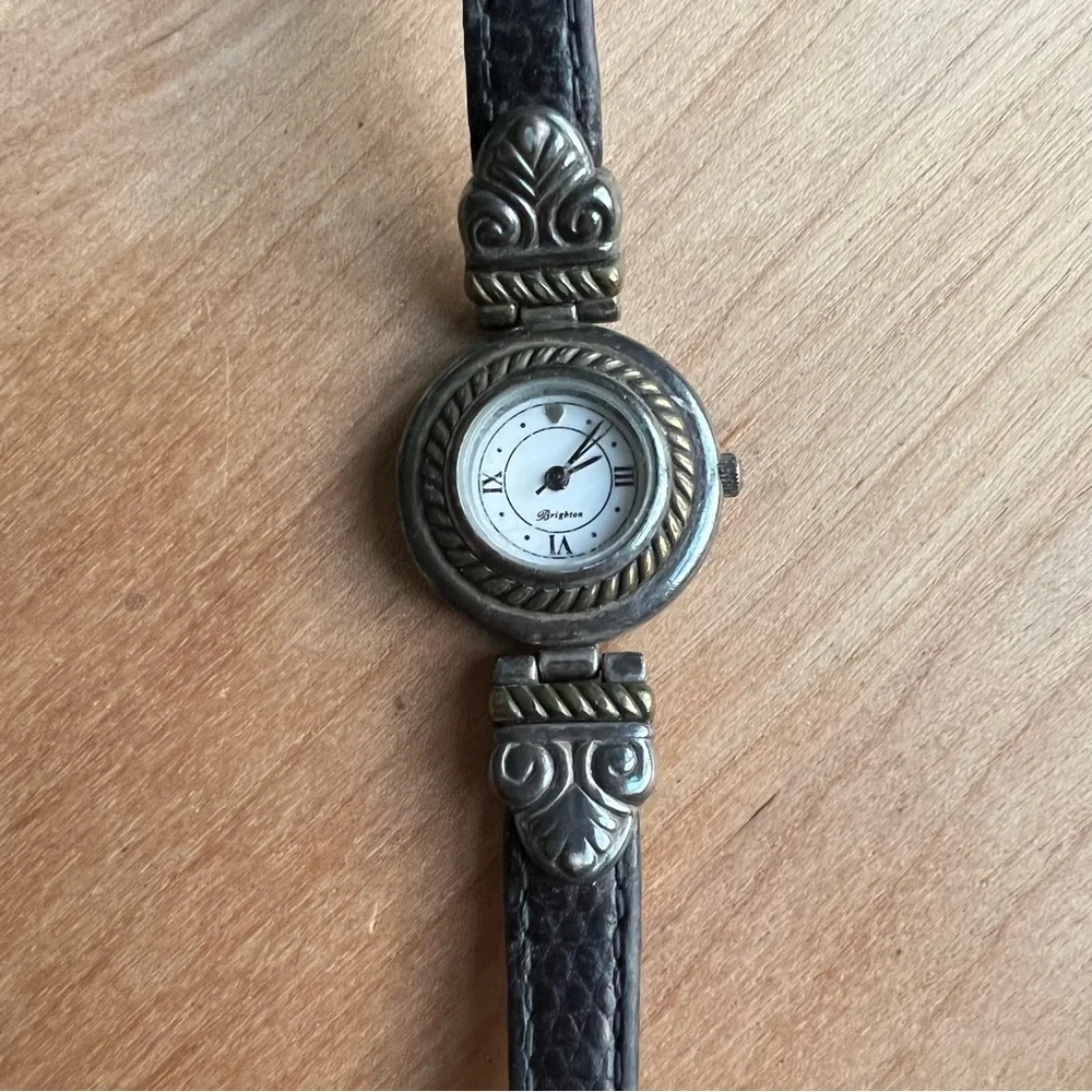 Brighton ladies dainty round Stockholm style fashion watch NEW BATTERY